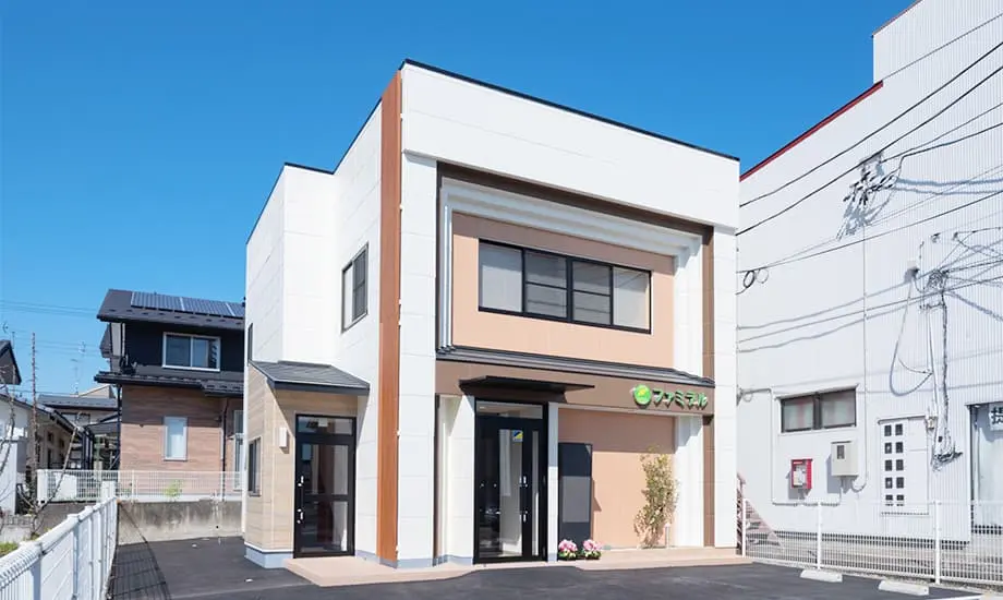 ファミラル岡東
